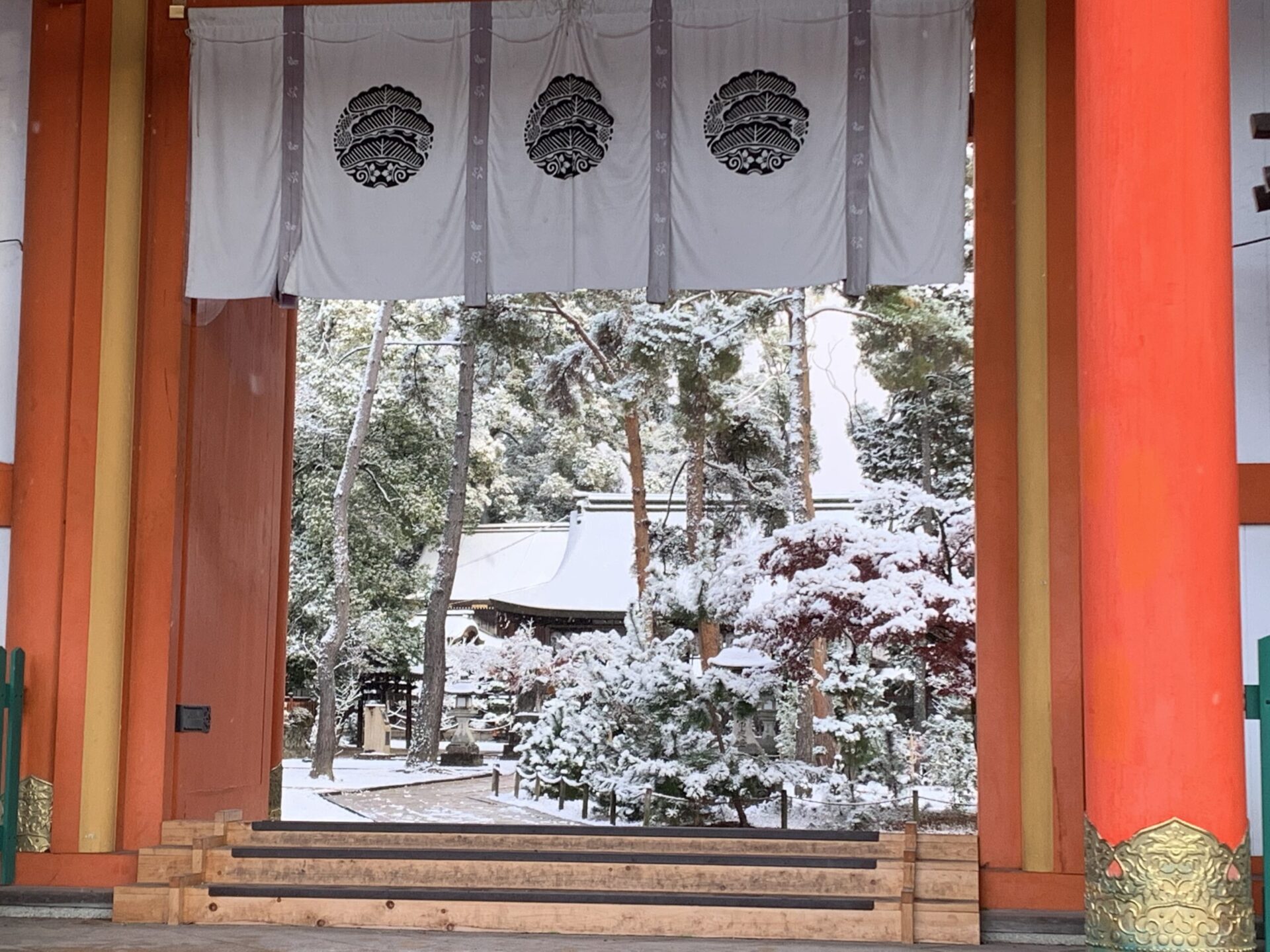 fisut snow on the Imamiya shrine