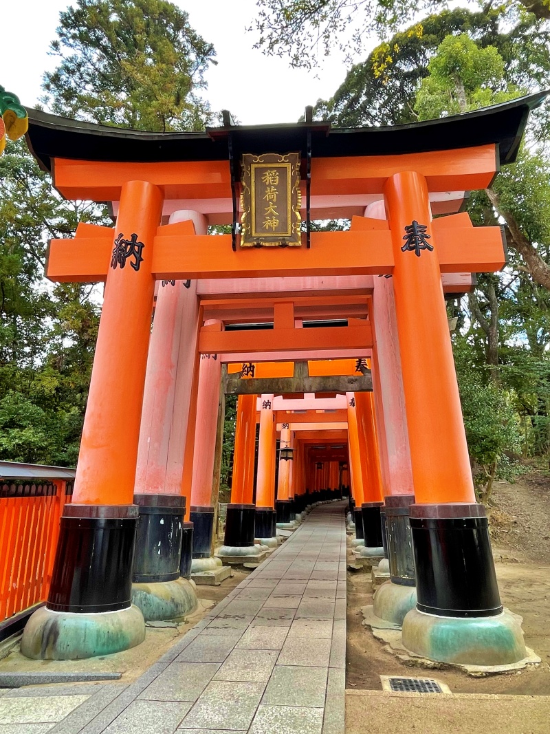 The entrance to Senbon Torii