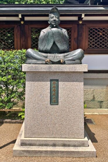 Abe no Seimei statue