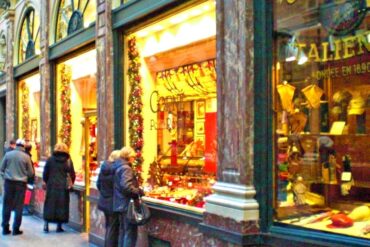 Stores inside Galerie Saint-Hubert