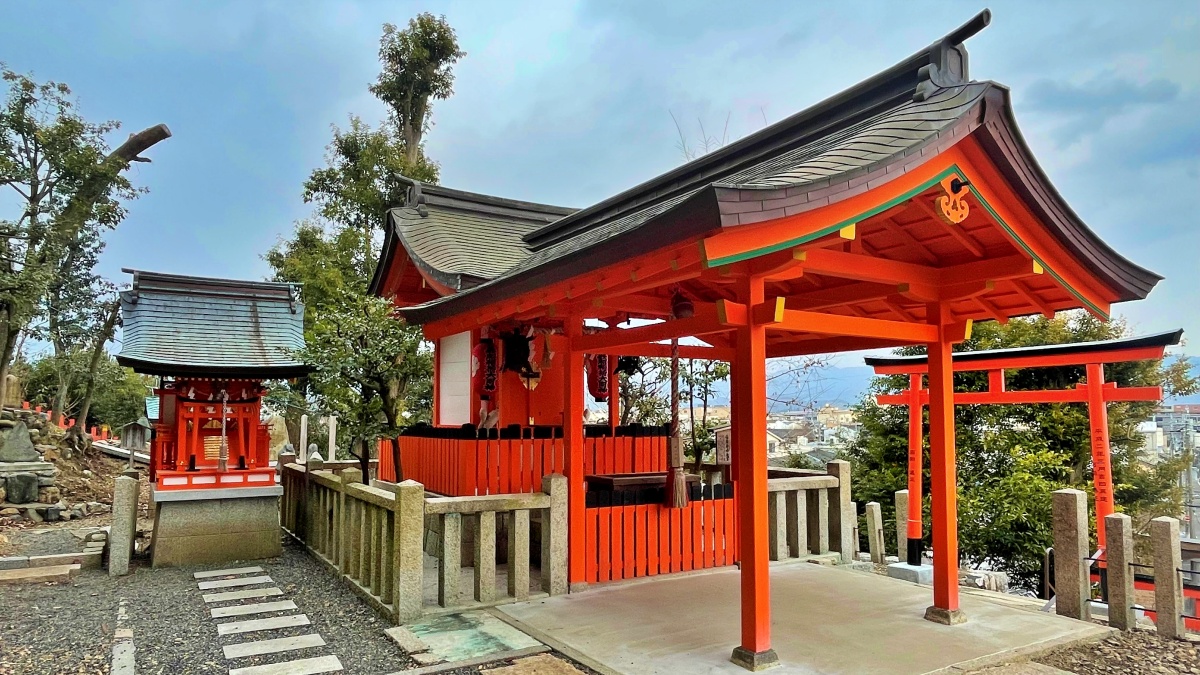 Eye-catching Inari Taisha Shrine