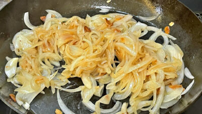 Stir-fried onions