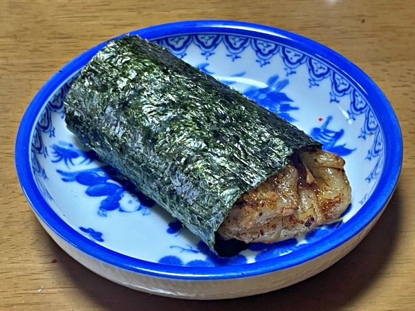 Seaweed-wrapped mochi marinated in shichimi soy sauce