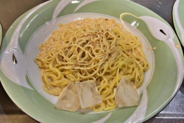 Chinese noodles and sesame sauce