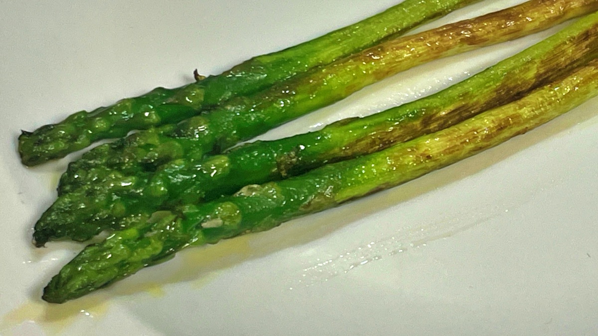 Eye-catching sauteed asparagus