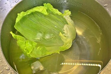 Place the lettuce in ice water