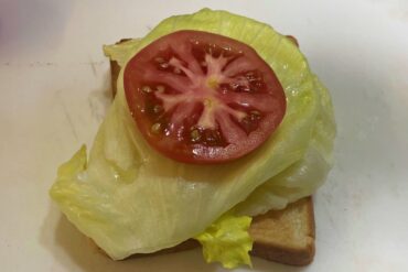 put lettuce and tomato on